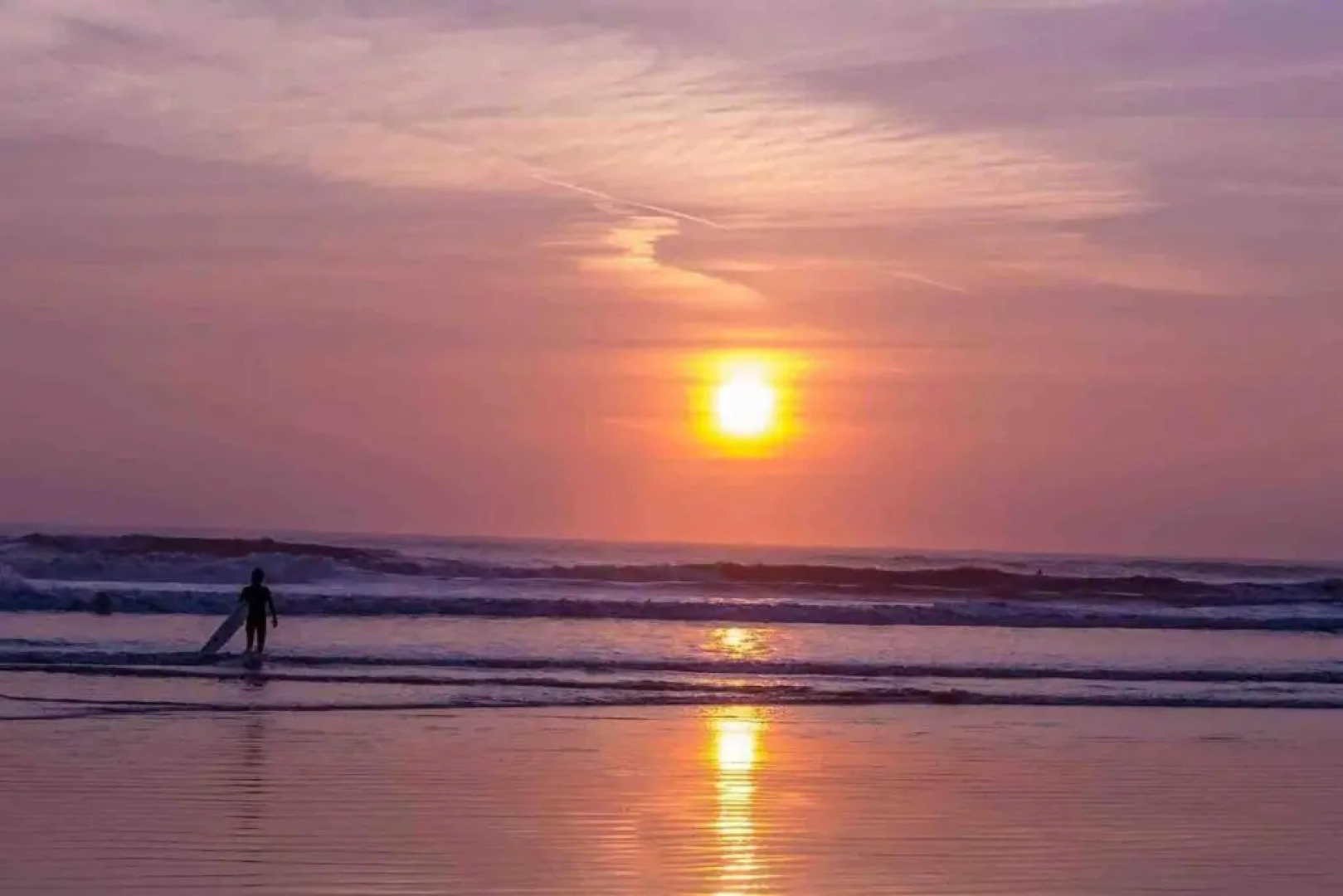 Pet Friendly, Unique 4-bed Bungalow in Porthcawl