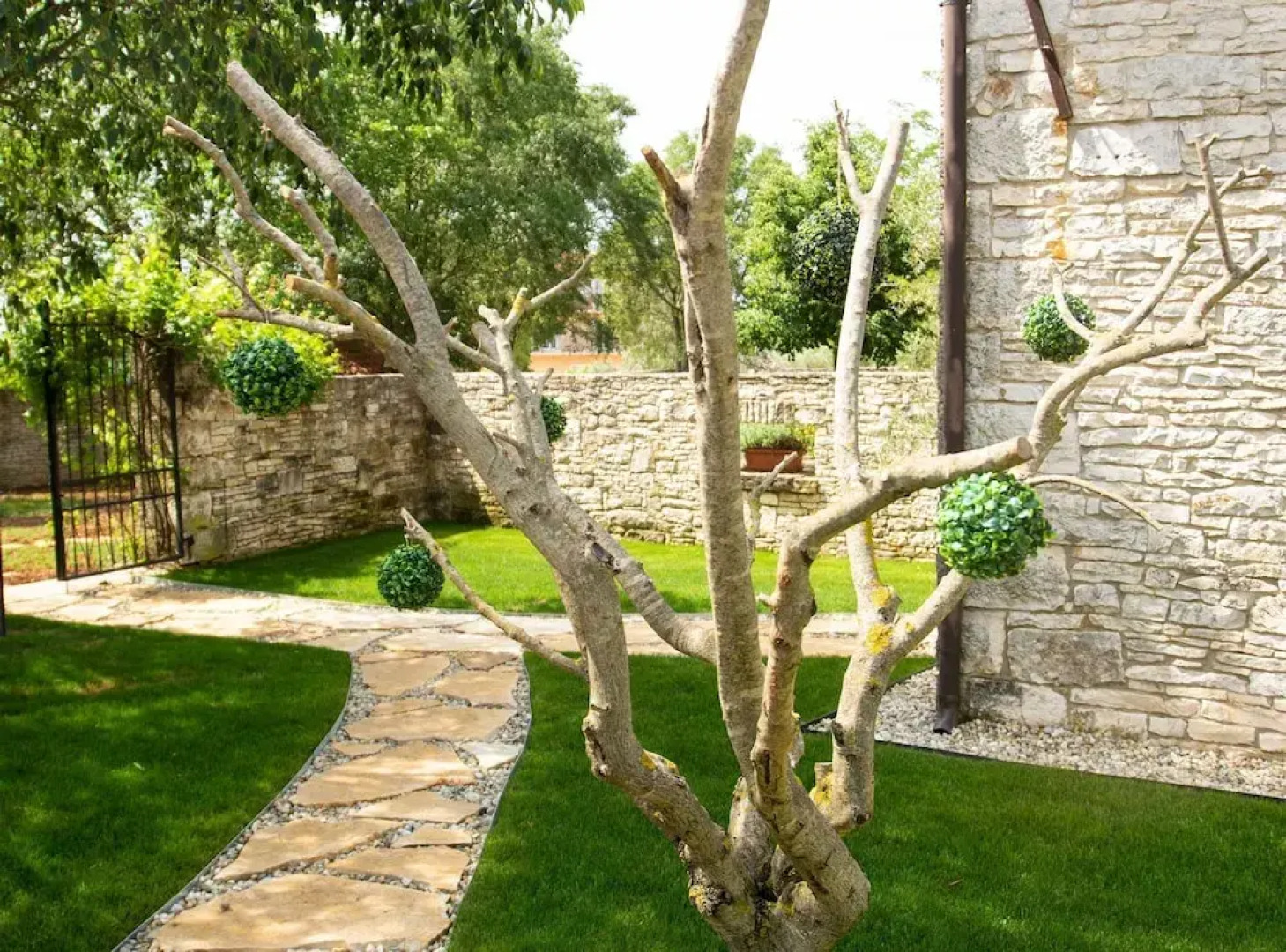 The Poolside Stone House in Bale