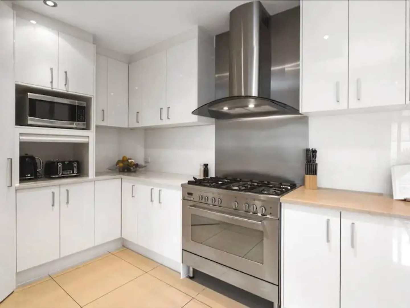 Luxury Townhouse 250m to the Beach