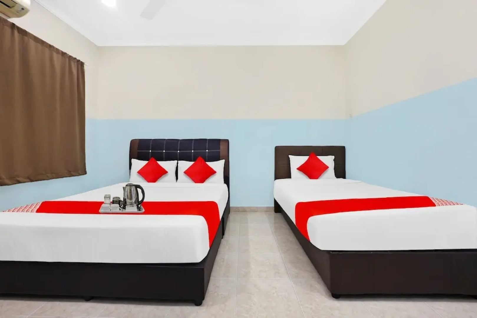 OYO 90873 Travellers Inn