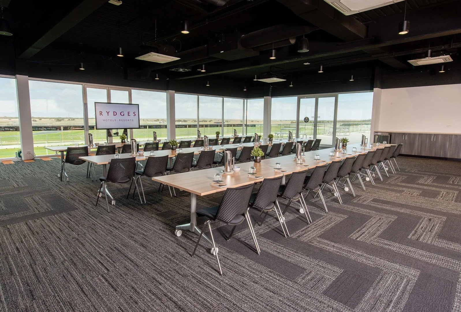 Rydges Pit Lane Hotel