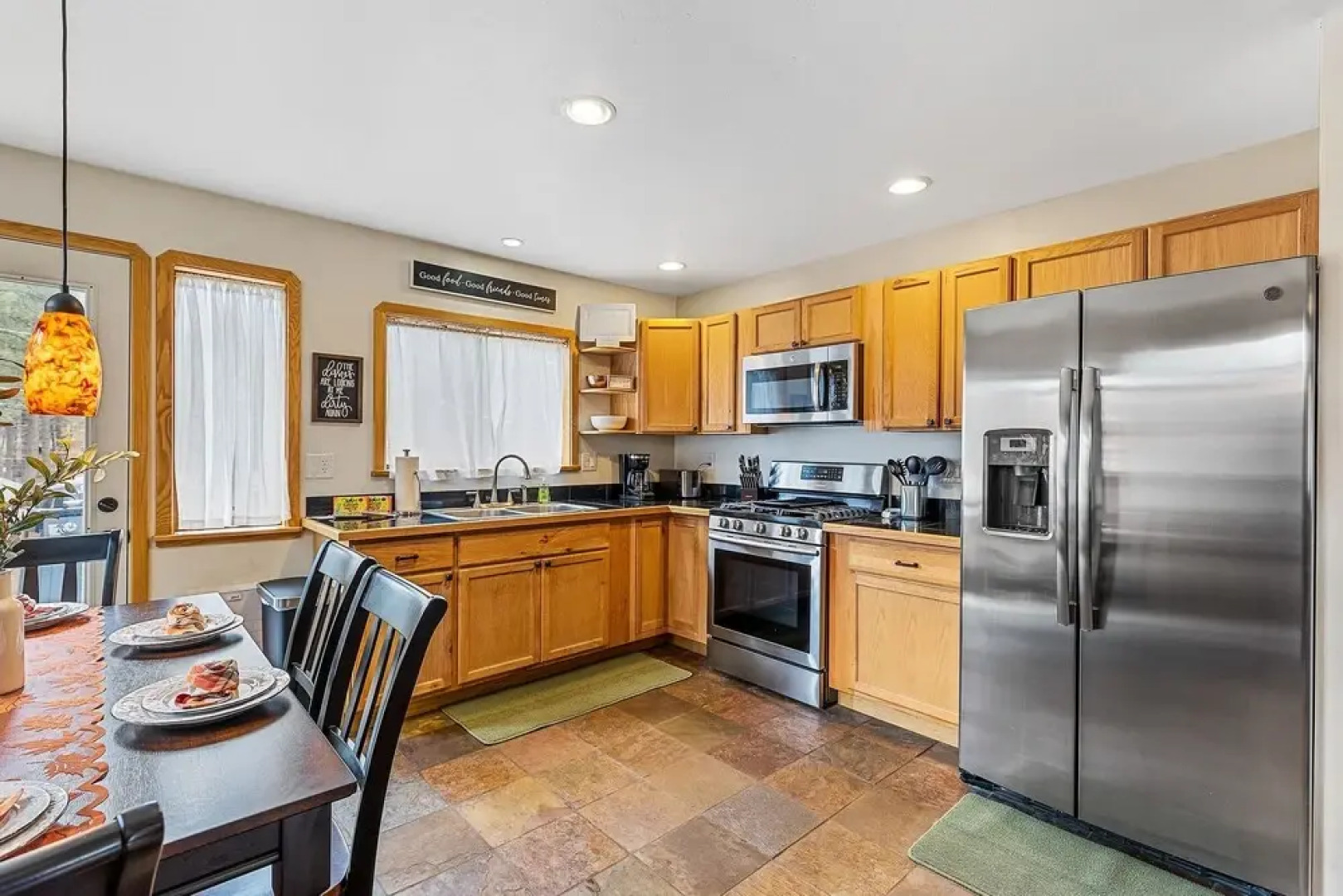 Pawnee Flagstaff 3 Bedroom Home by RedAwning