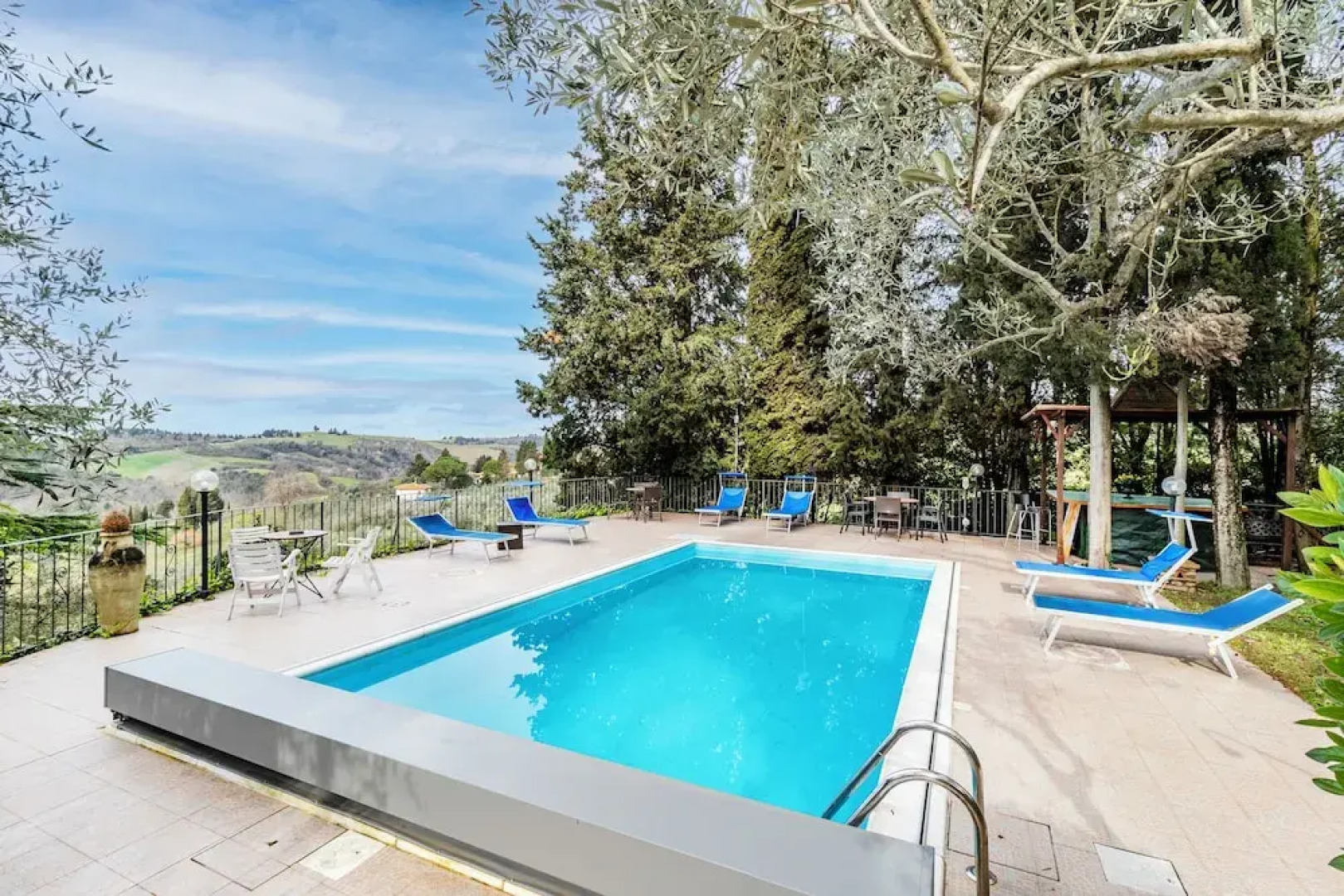 Villa Paola Private Pool Gym in Chianti