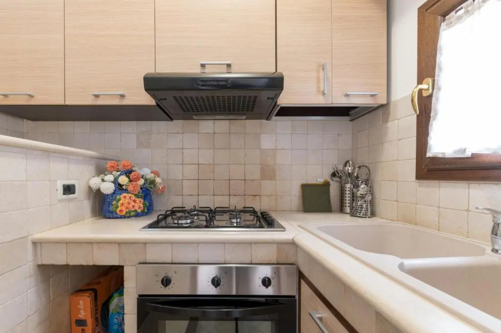 White House Flats & Studios