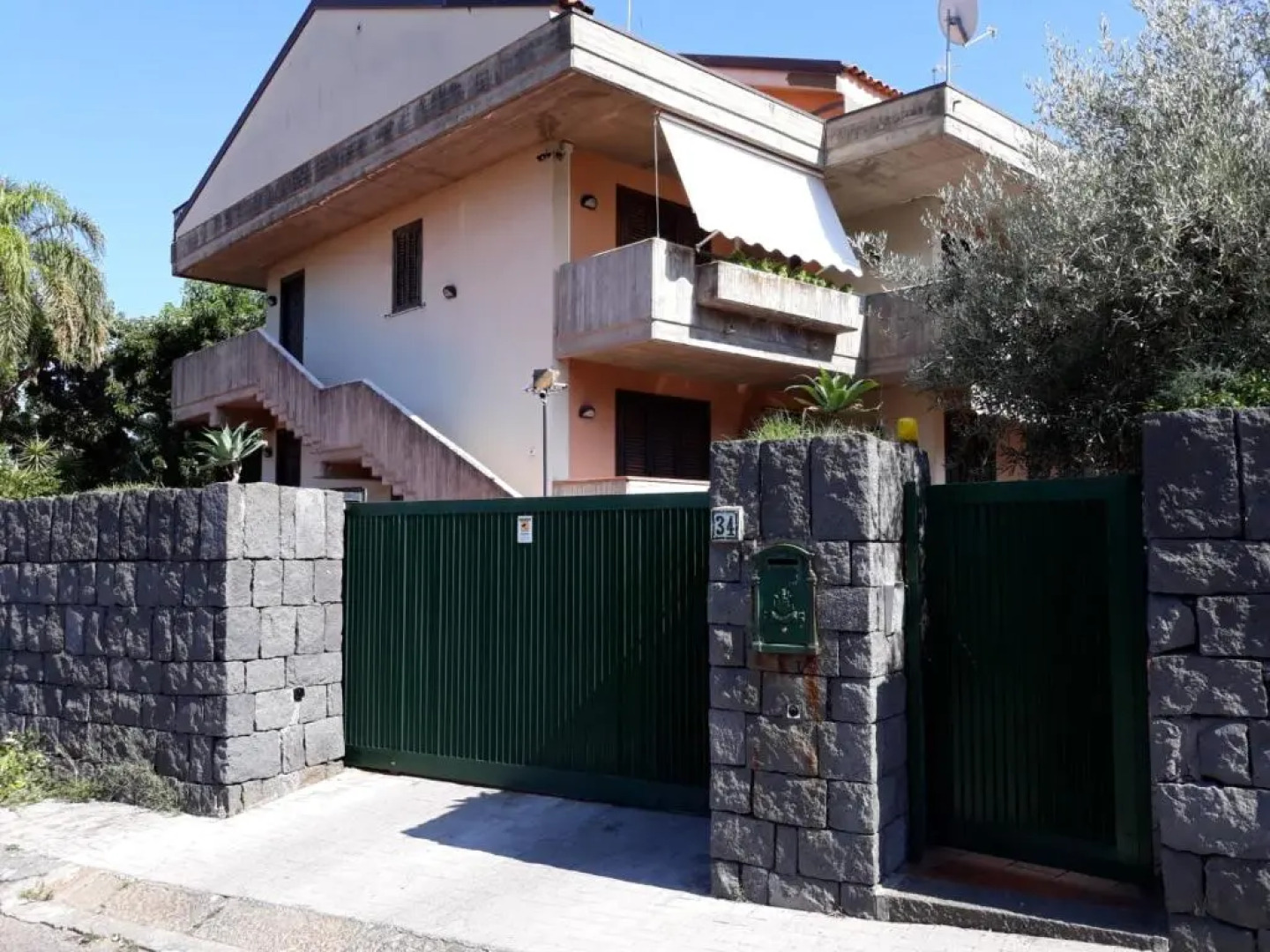 andrew's apartment - mulinia residence