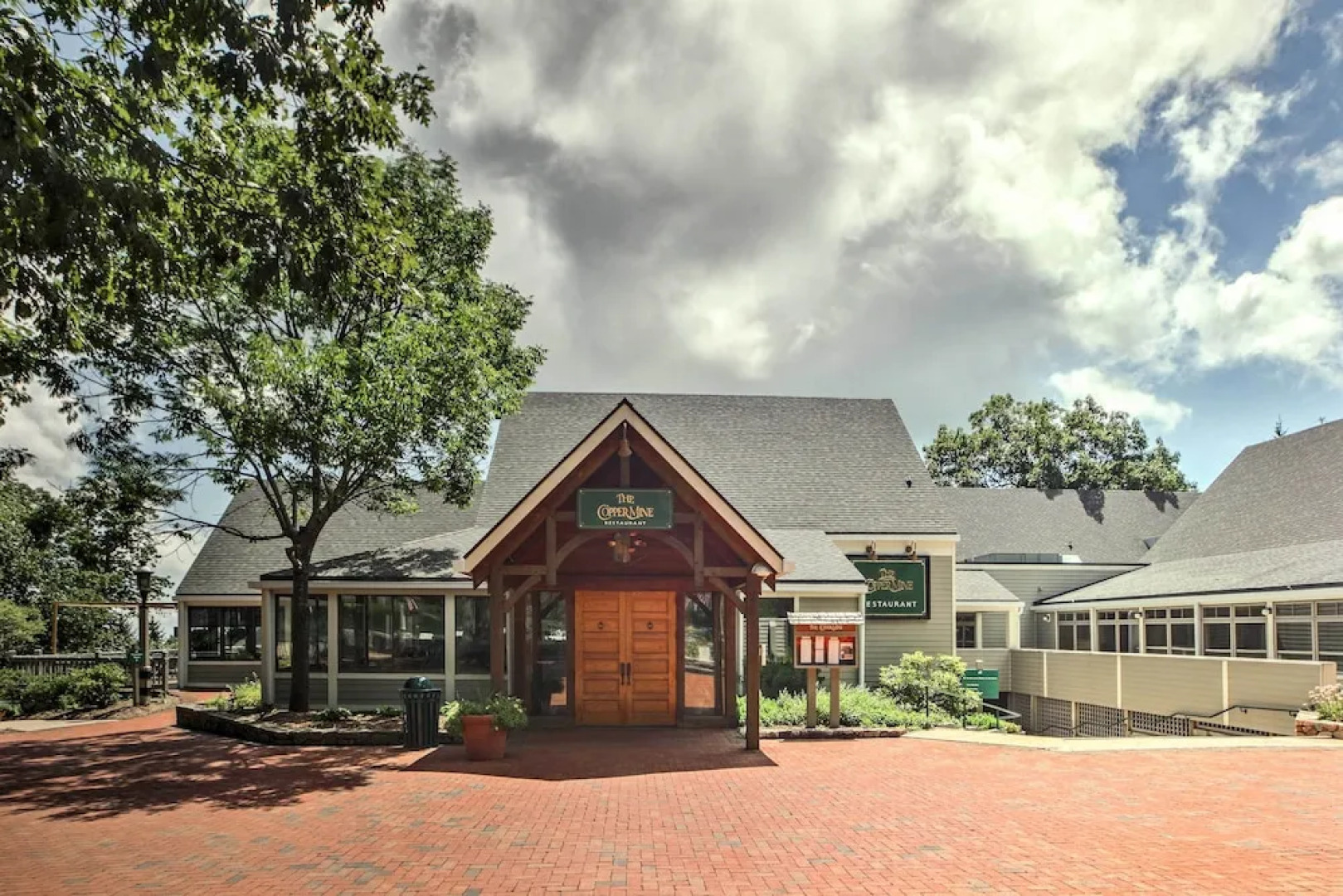 Wintergreen Home w/ Deck - Near Skiing & Hiking!