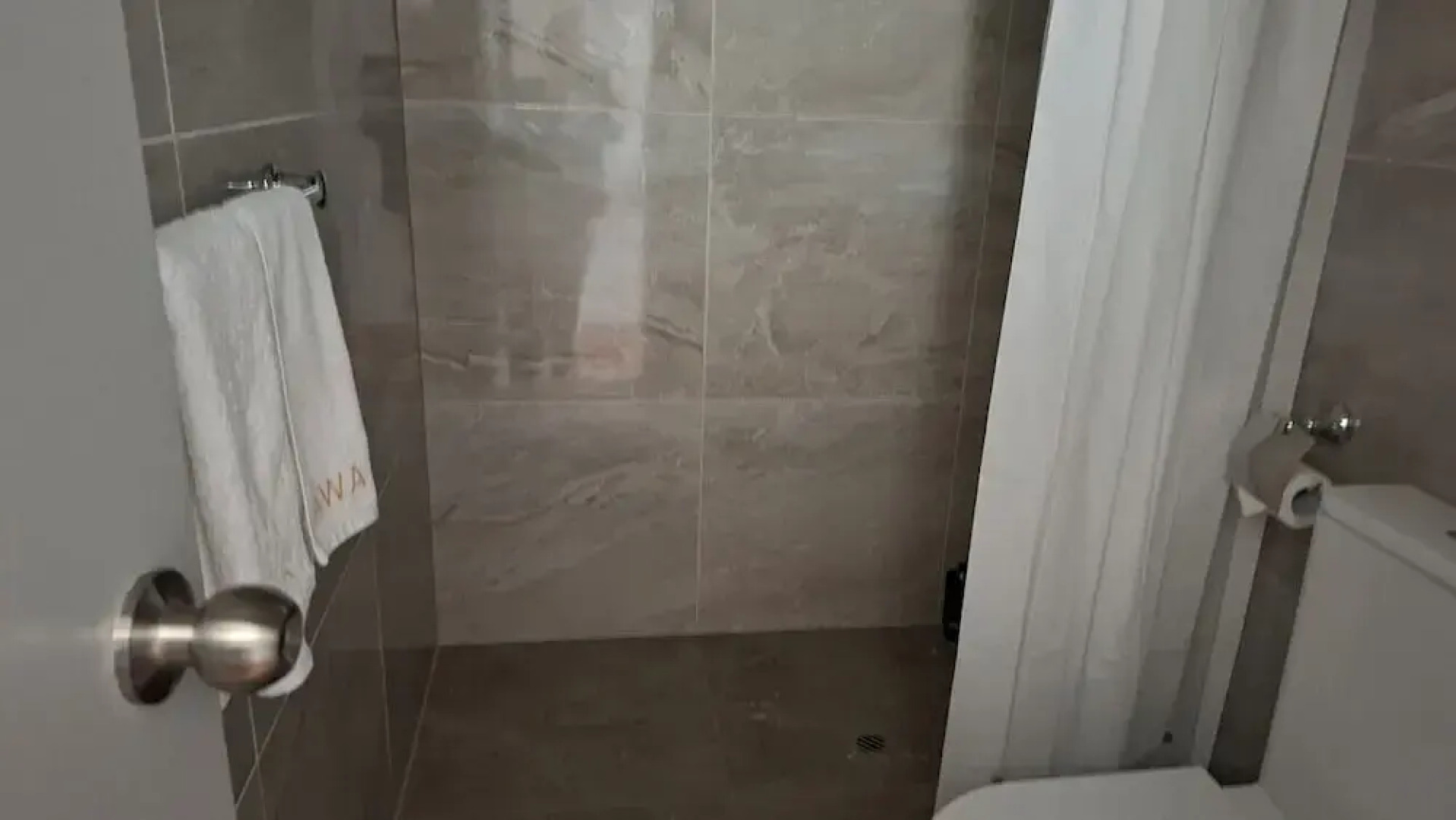 1 Double 2 single 2 Sofa Beds Suite 4