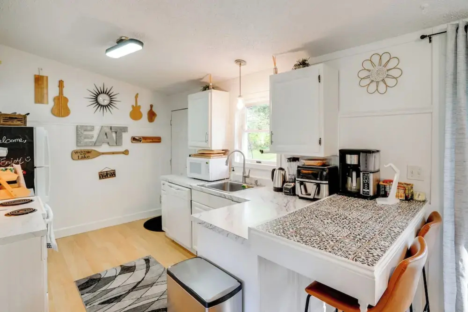 Fire Pit, Deck & Water Views: Athens Home!