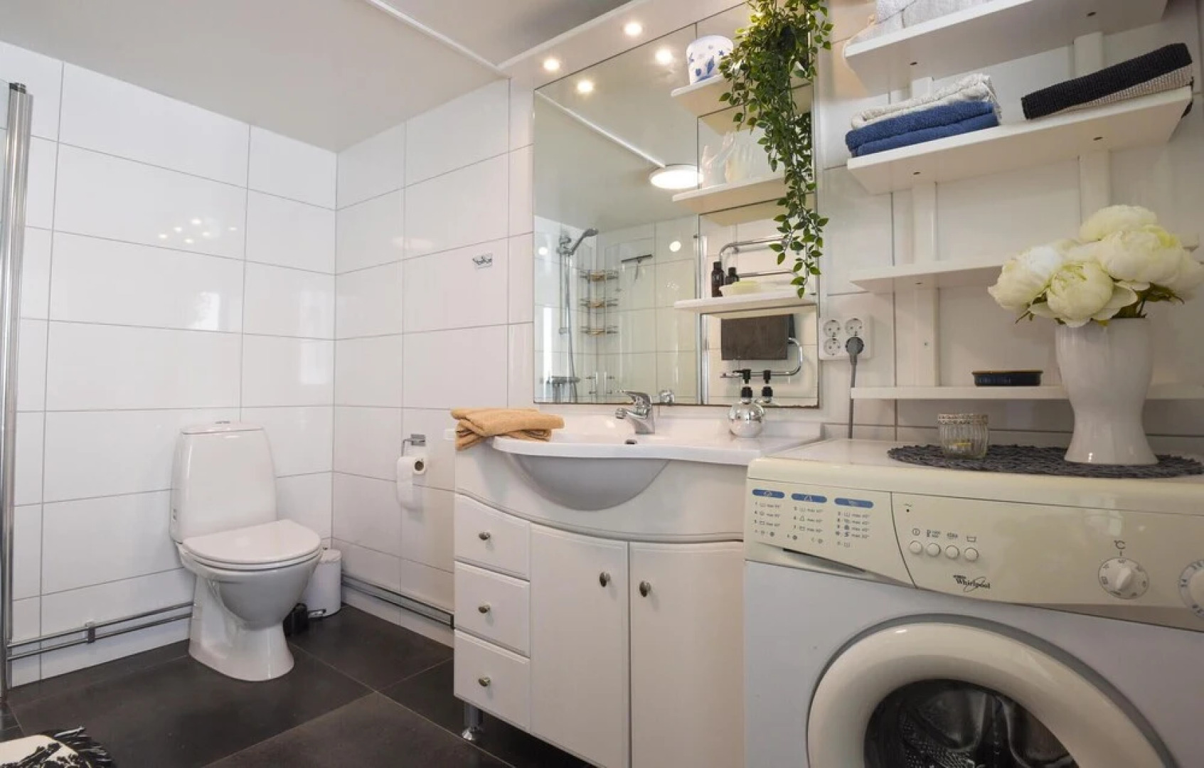 Amazing Home in Hjo With 3 Bedrooms and Wifi