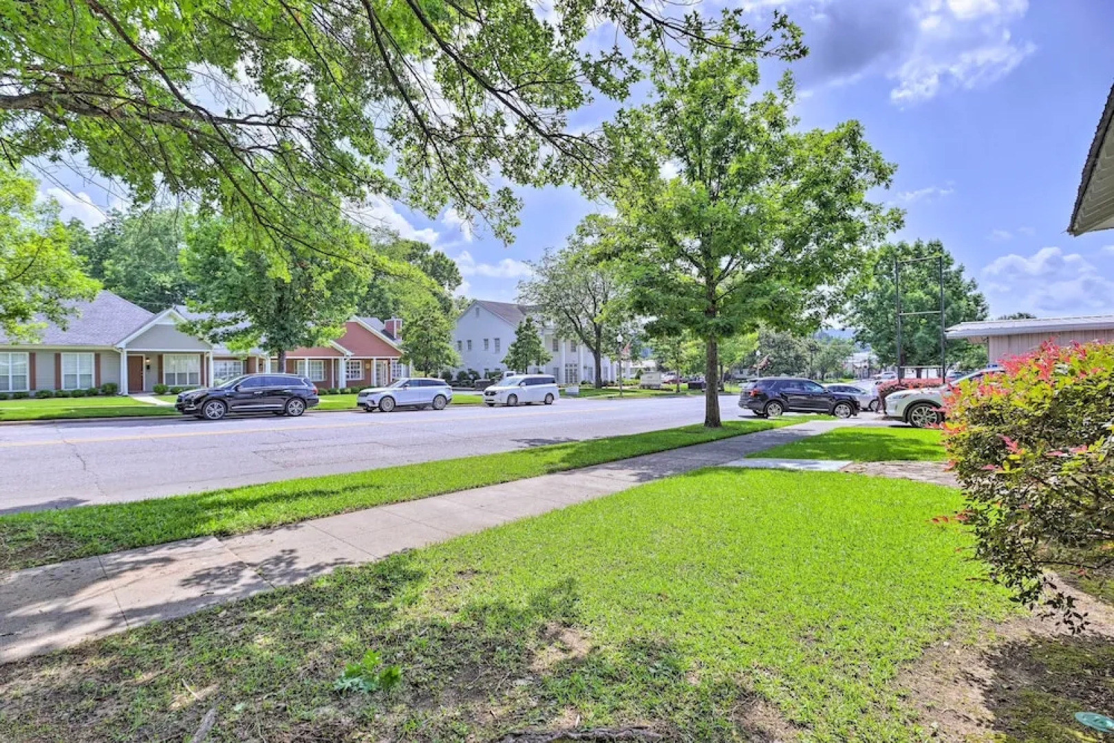 Quaint Leeds Studio w/ Yard ~ 18 Mi to Birmingham!