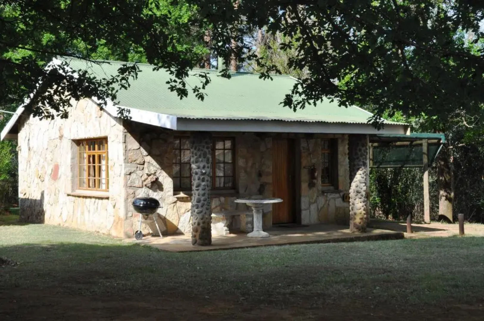 Lake Naverone Holiday Cottages