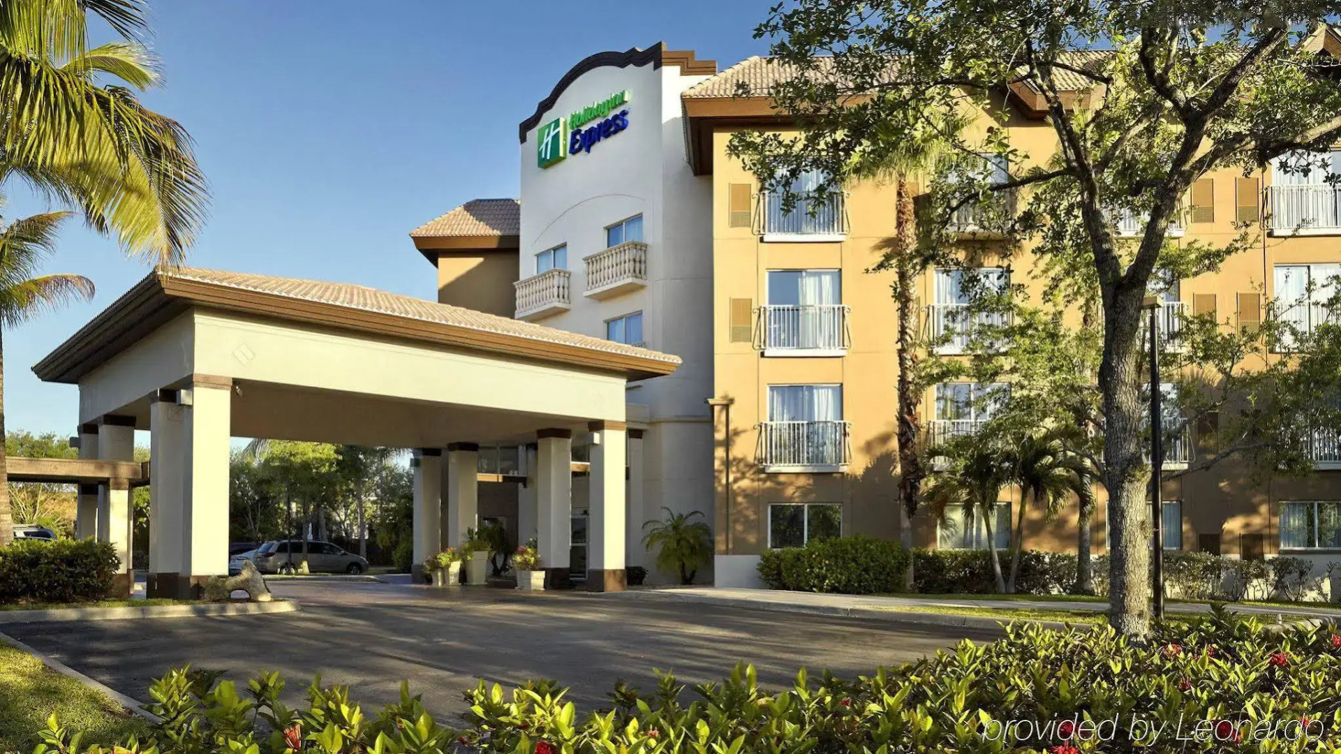 Holiday Inn Express Hotel Naples Downtown - 5th Avenue