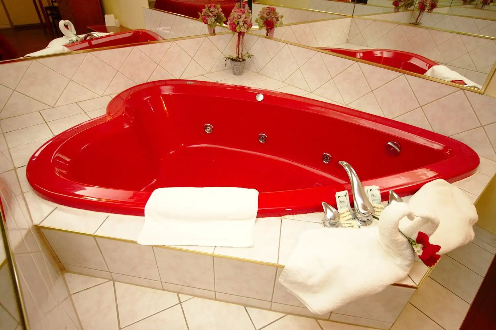 Niagara Lodge & Suites