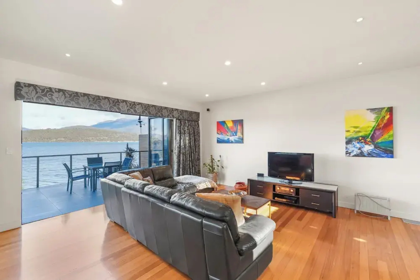 Waterfront Home - Gorgeous Views - 2 Bed