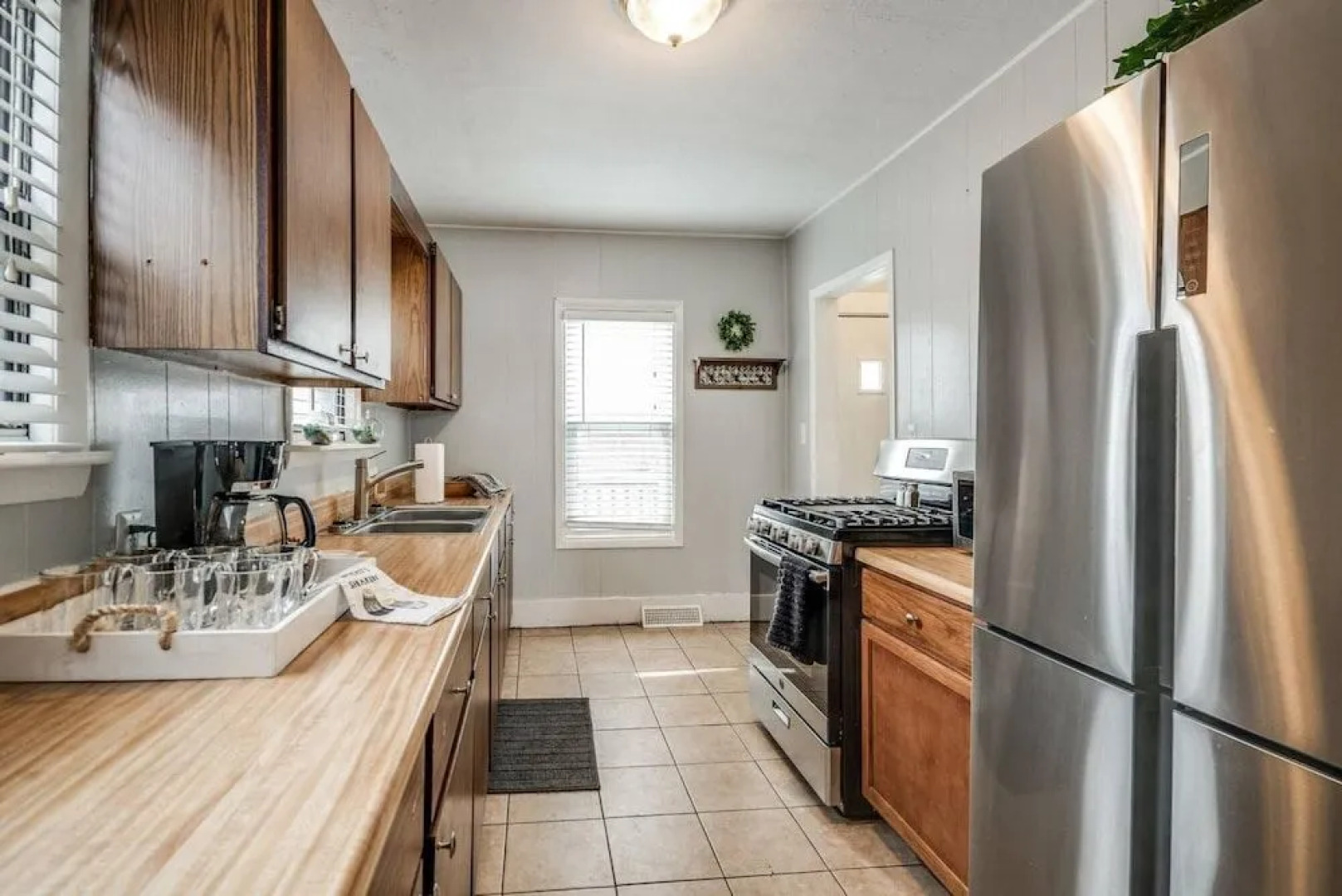 Shiny and comfortable Oakland House