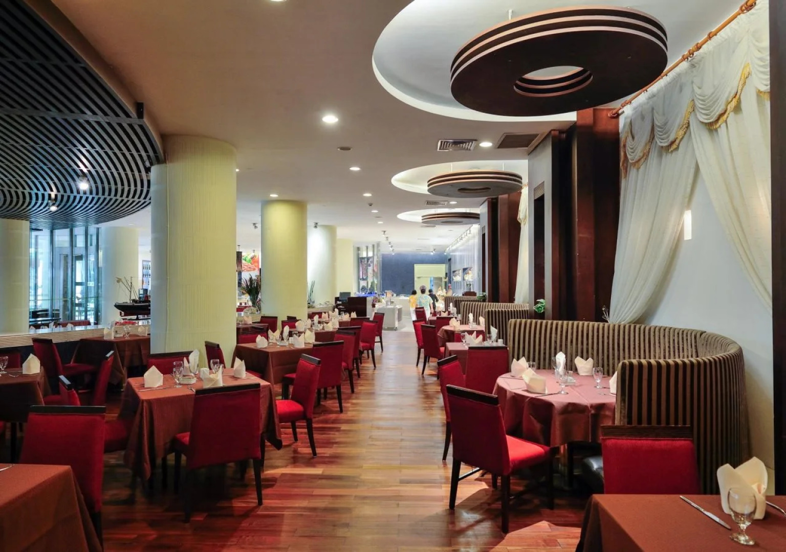 Dong Fang Hotel Guangzhou