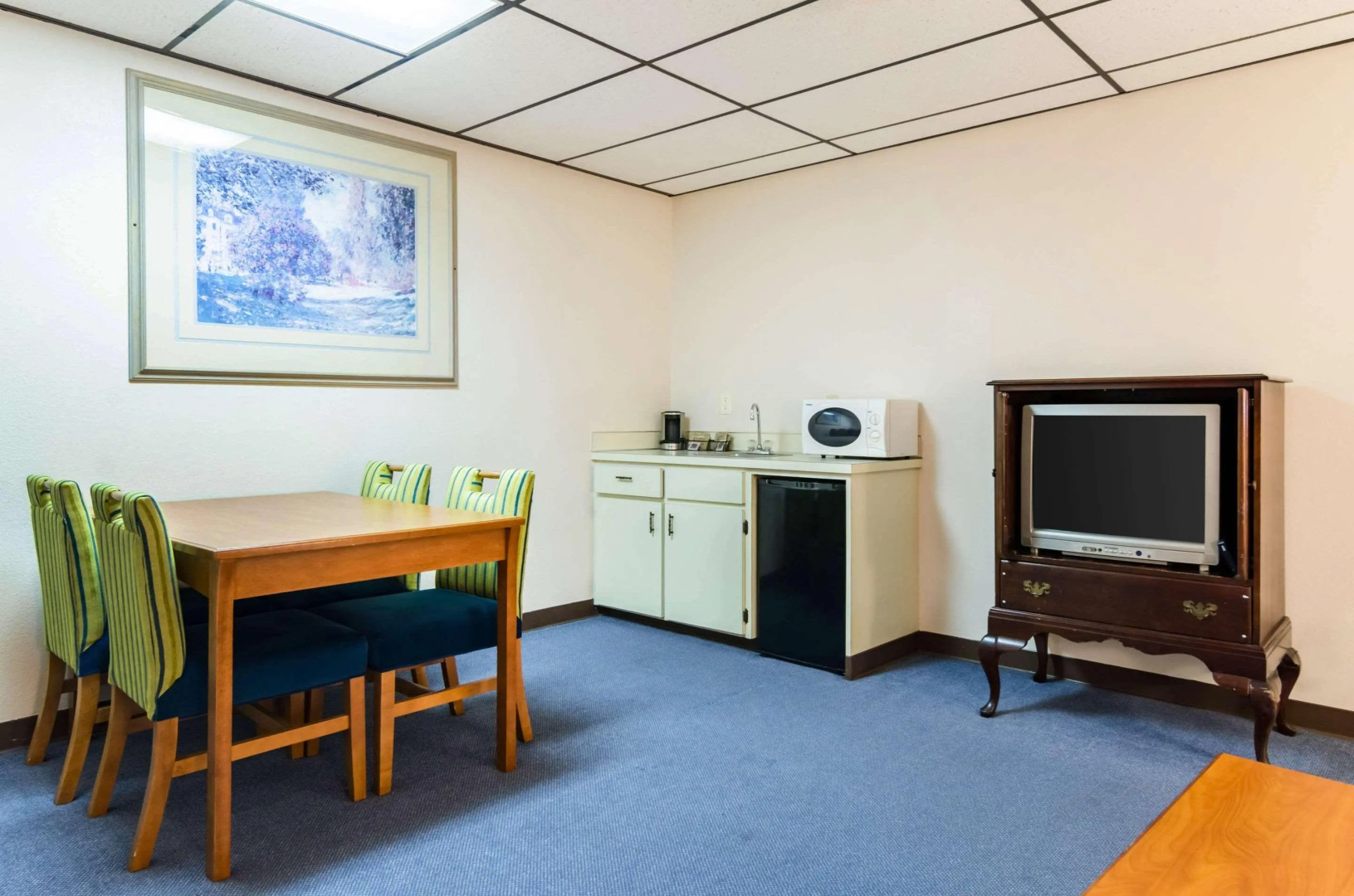 Sunflower Inn and Suites