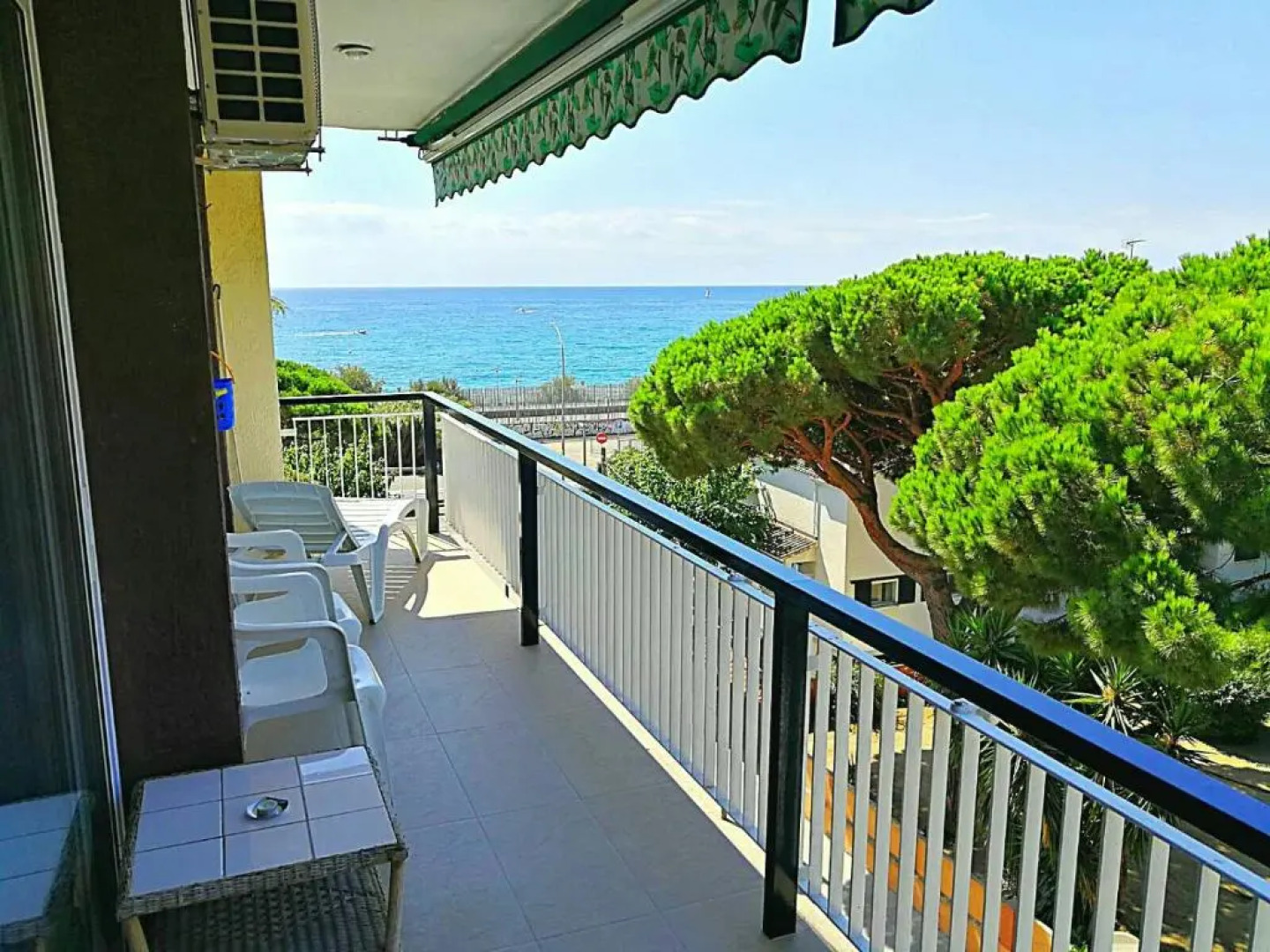 Sea And Pool Apartment 2