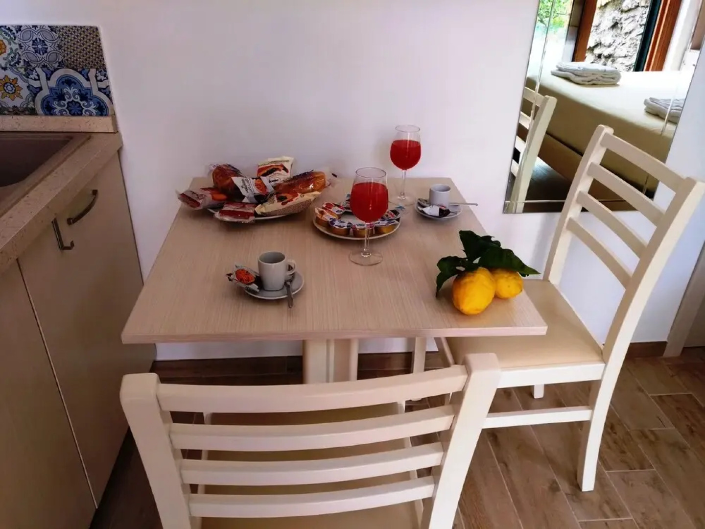 Lemons & Sun Apartment