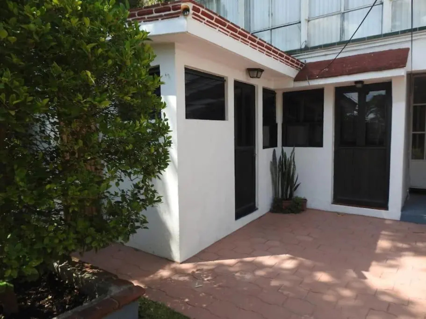 Habitación independiente a pie del lago con AC