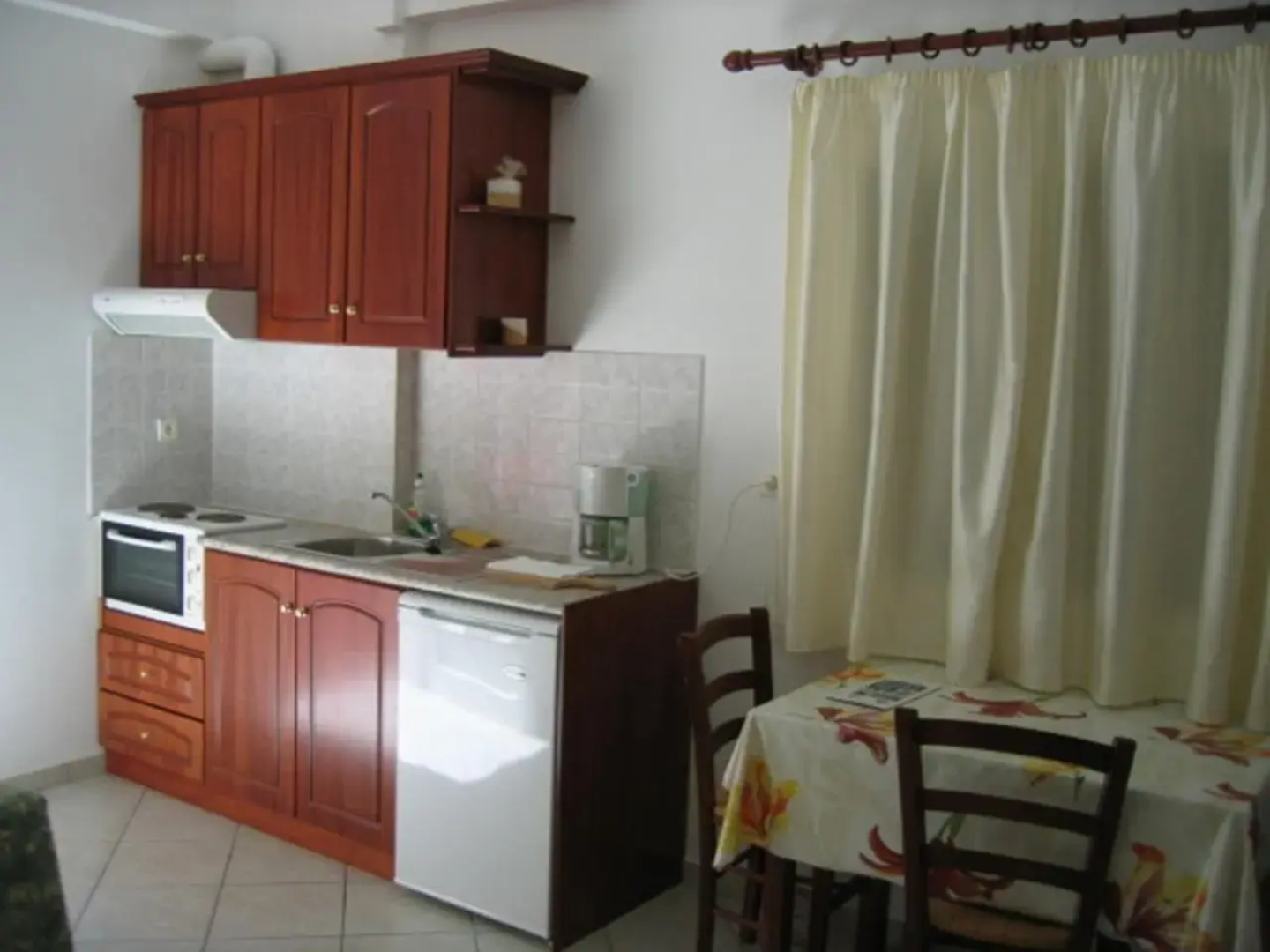 Nikas Villa Orange Apartments