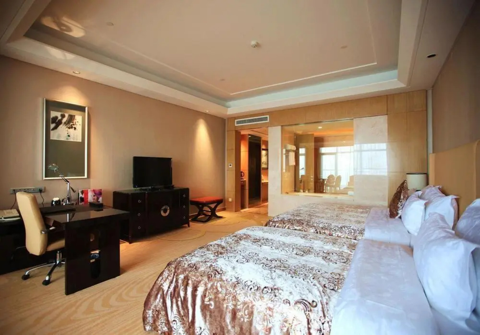 Landbridge Jinjiang Hotel