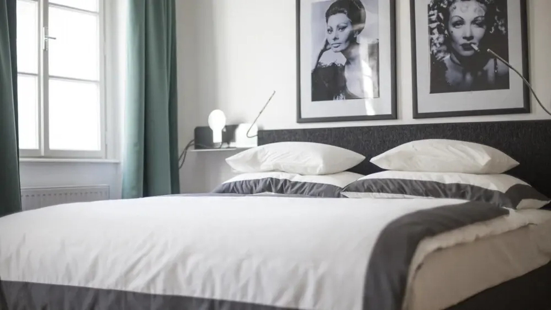 Deluxe Studio With Private Parking and air Conditioning in the Historic City of Krems