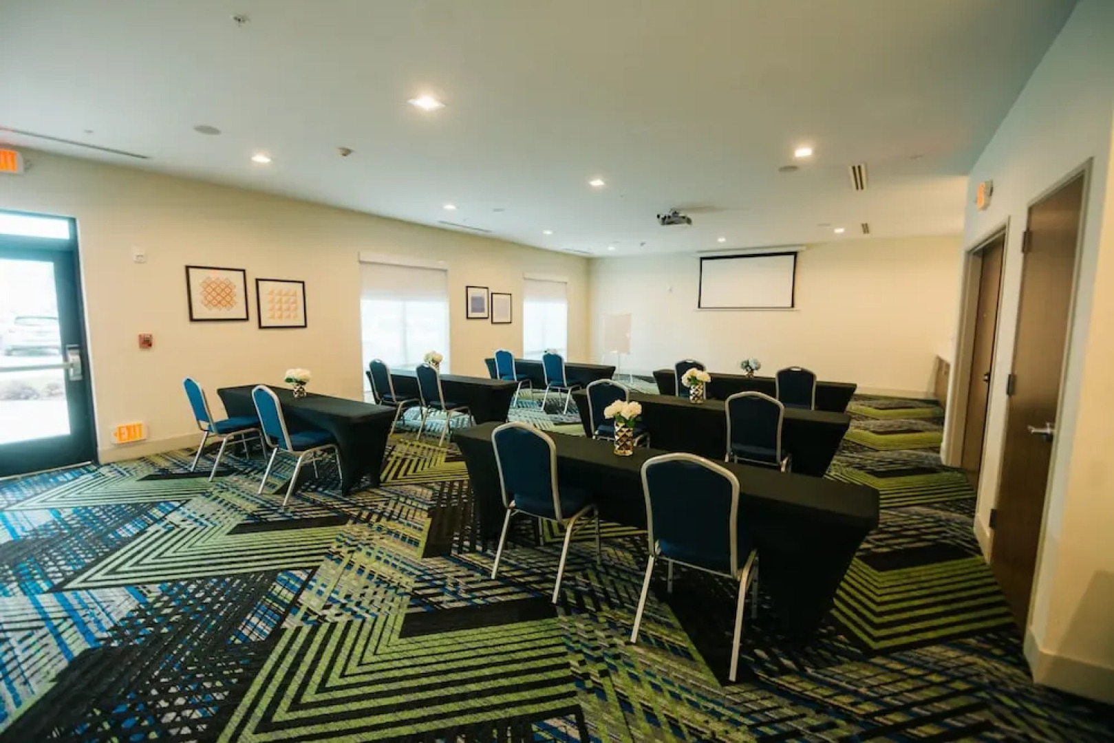 Holiday Inn Express and Suites Birmingham - Homewood, an IHG