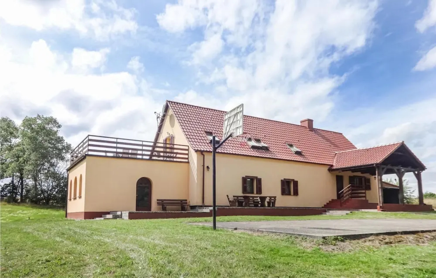 Stunning Home in Nowe Worowo With 5 Bedrooms, Sauna and Wifi