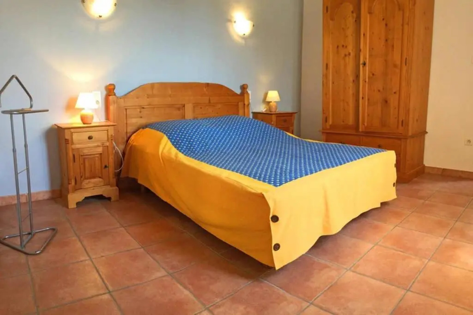 Partie d'une ferme provençale avec piscine privée, située proche d'Avignon, à Bédarrides, 6 prs, LS6-342-FRAGOUN