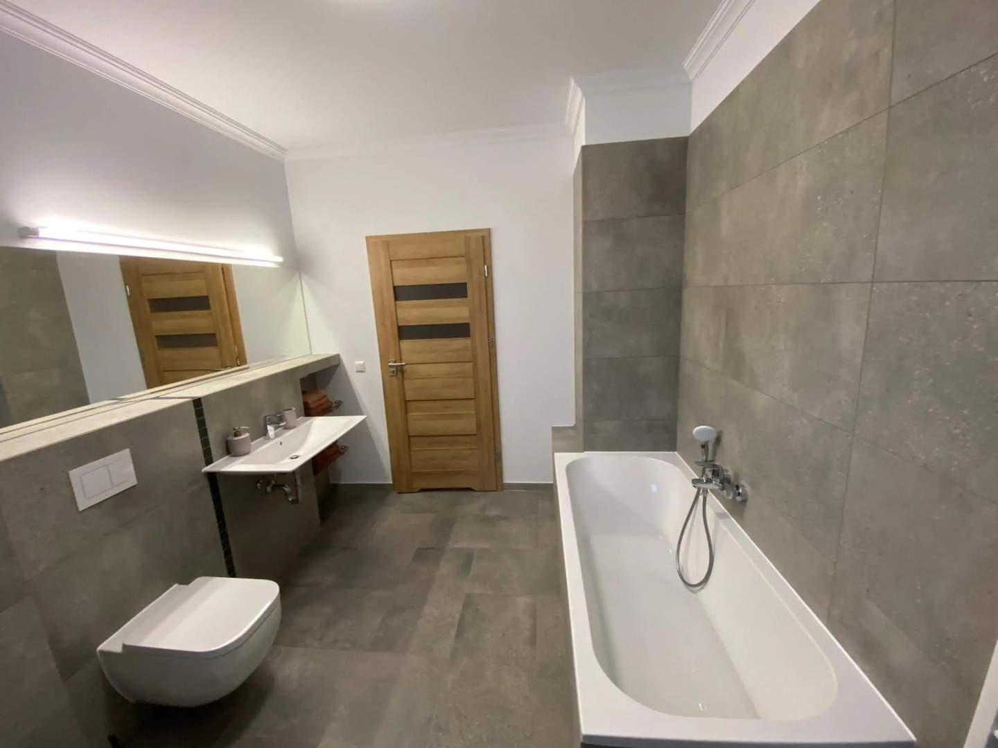 Schöne 2 Raumwohnung. Neu saniert, modern.