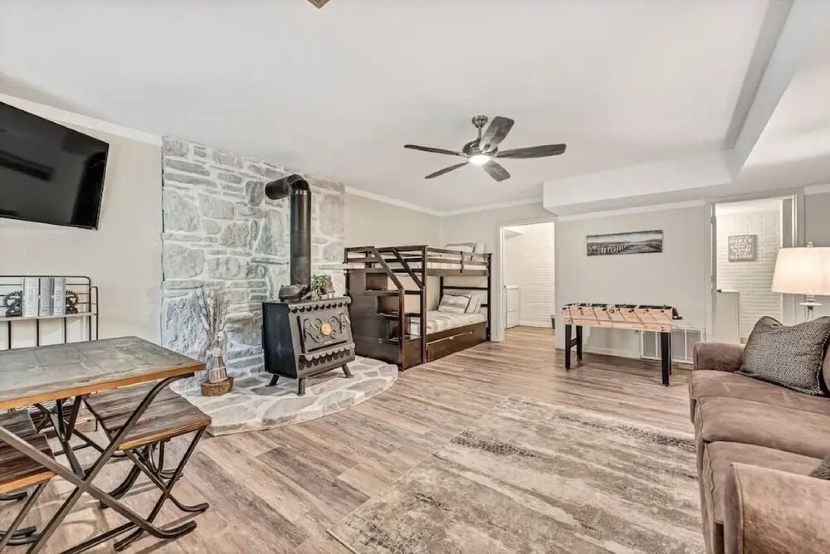 Beaver Lake Hillside Hideaway 2 Bedroom Home by Redawning