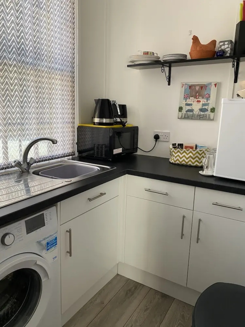 Stunning 2-bed Apartment Above Schooners Bar