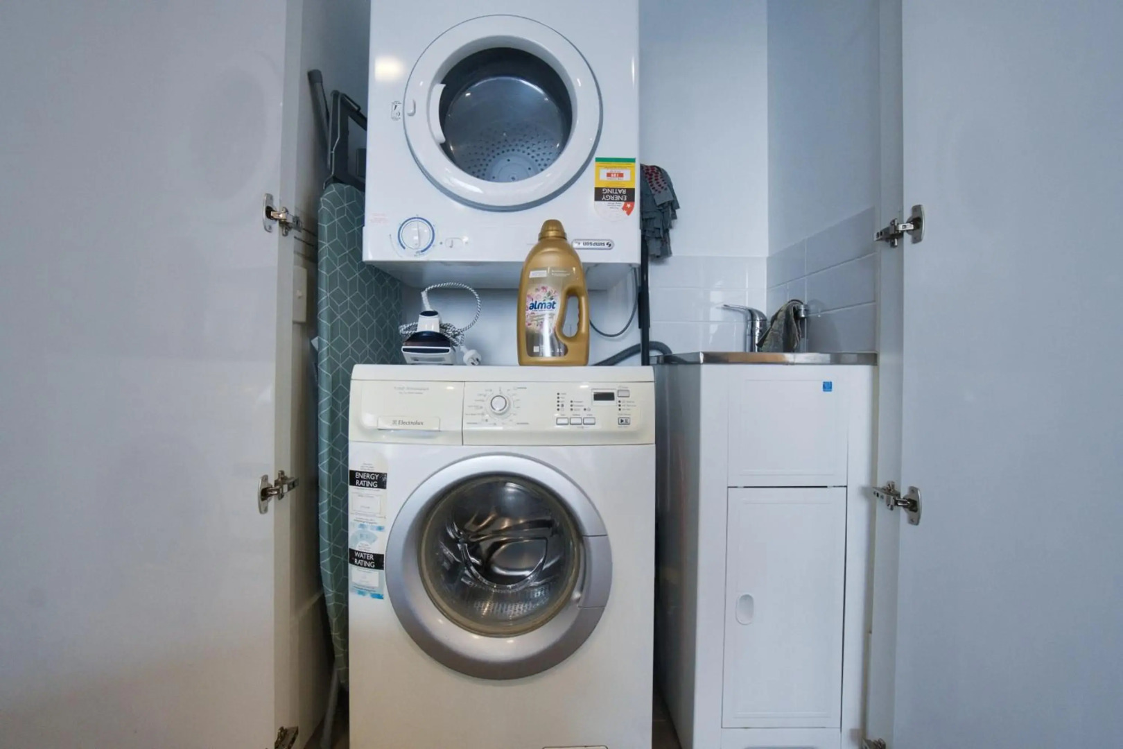 Luxury 2 Bedroom Apartment - Adelaide CBD