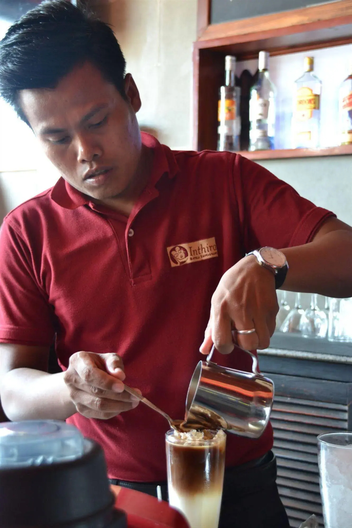 Inthira Thakhek