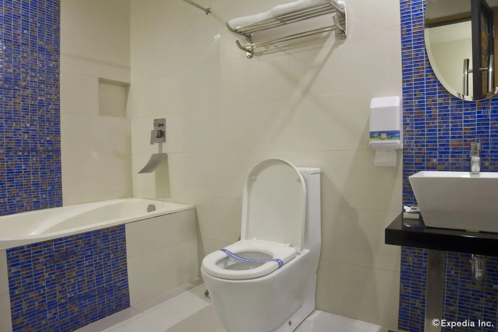 Hotel DreamWorld North EDSA