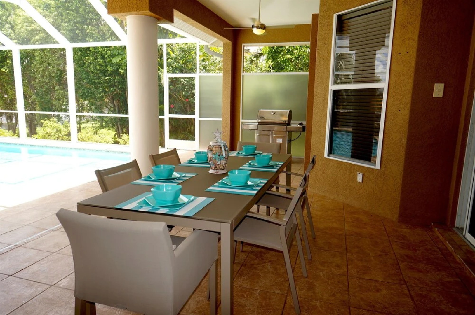 Alicia in Walking Distance to Yacht Club 1014