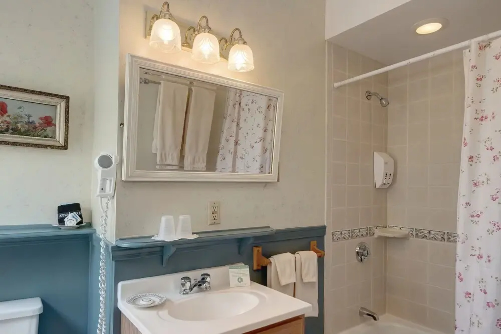 Mira Monte Inn & Suites