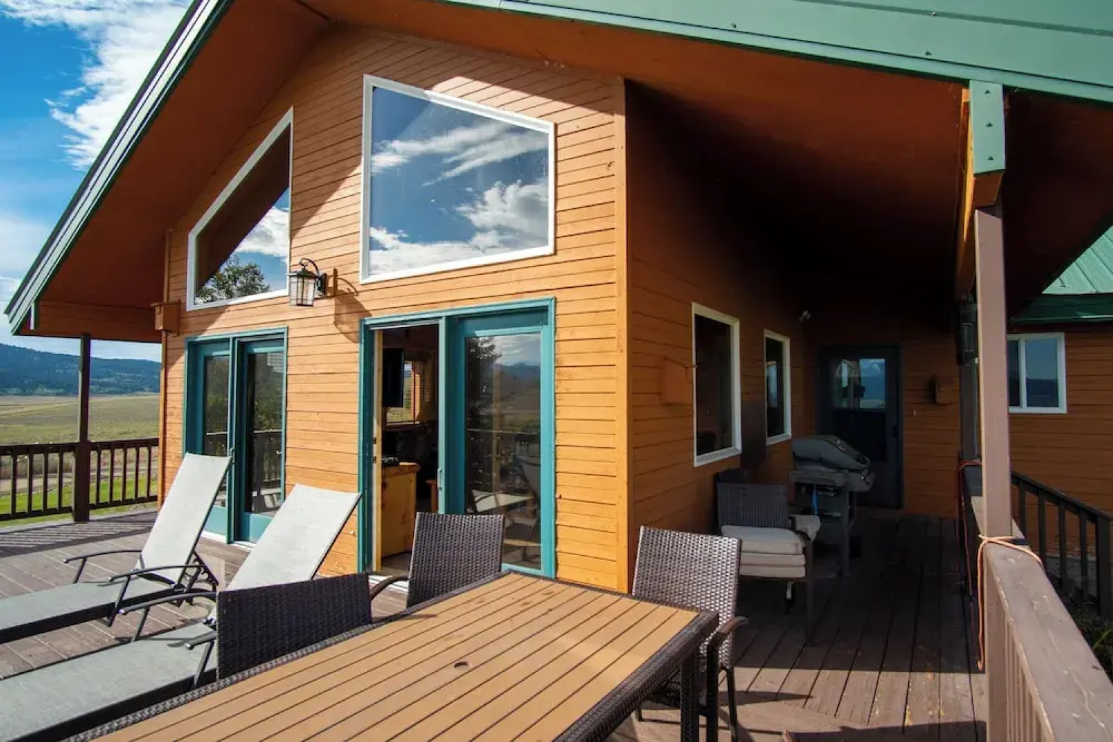 Cozy Henrys Lake Escape - 20 Miles to Yellowstone!