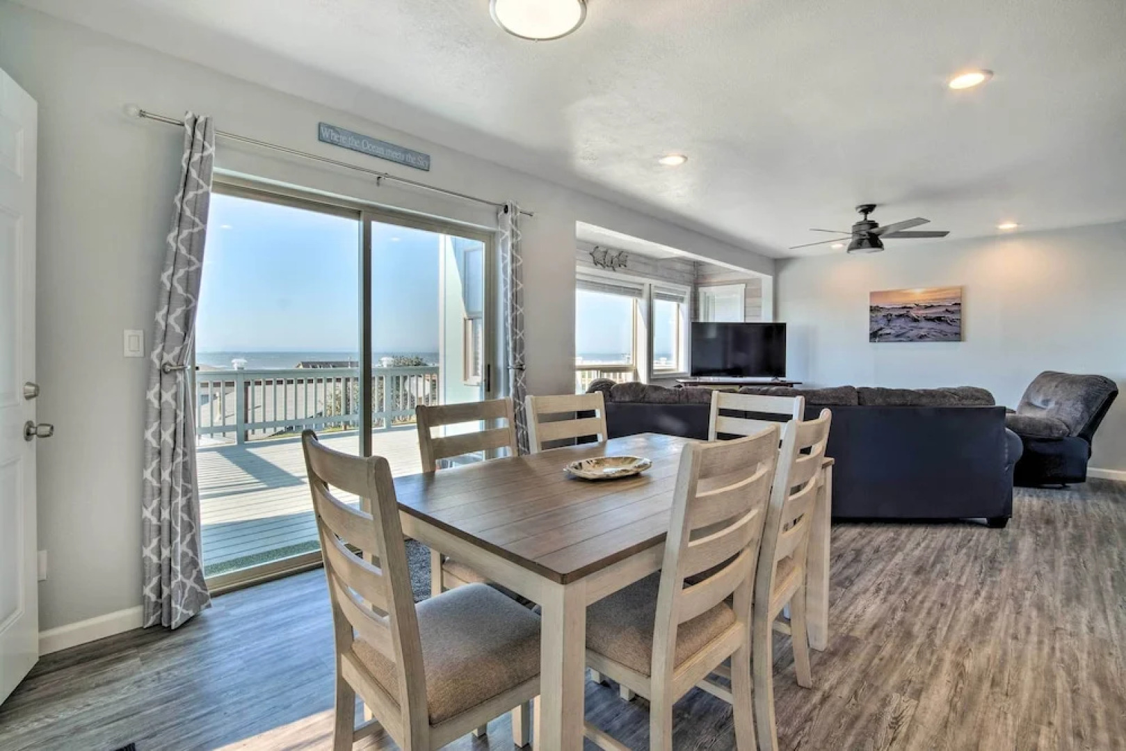 Gold Beach Home w/ Hot Tub, 1/4 Mi to Beach!