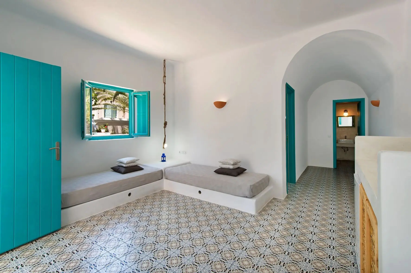 Nissia Beach Apartments and Suites