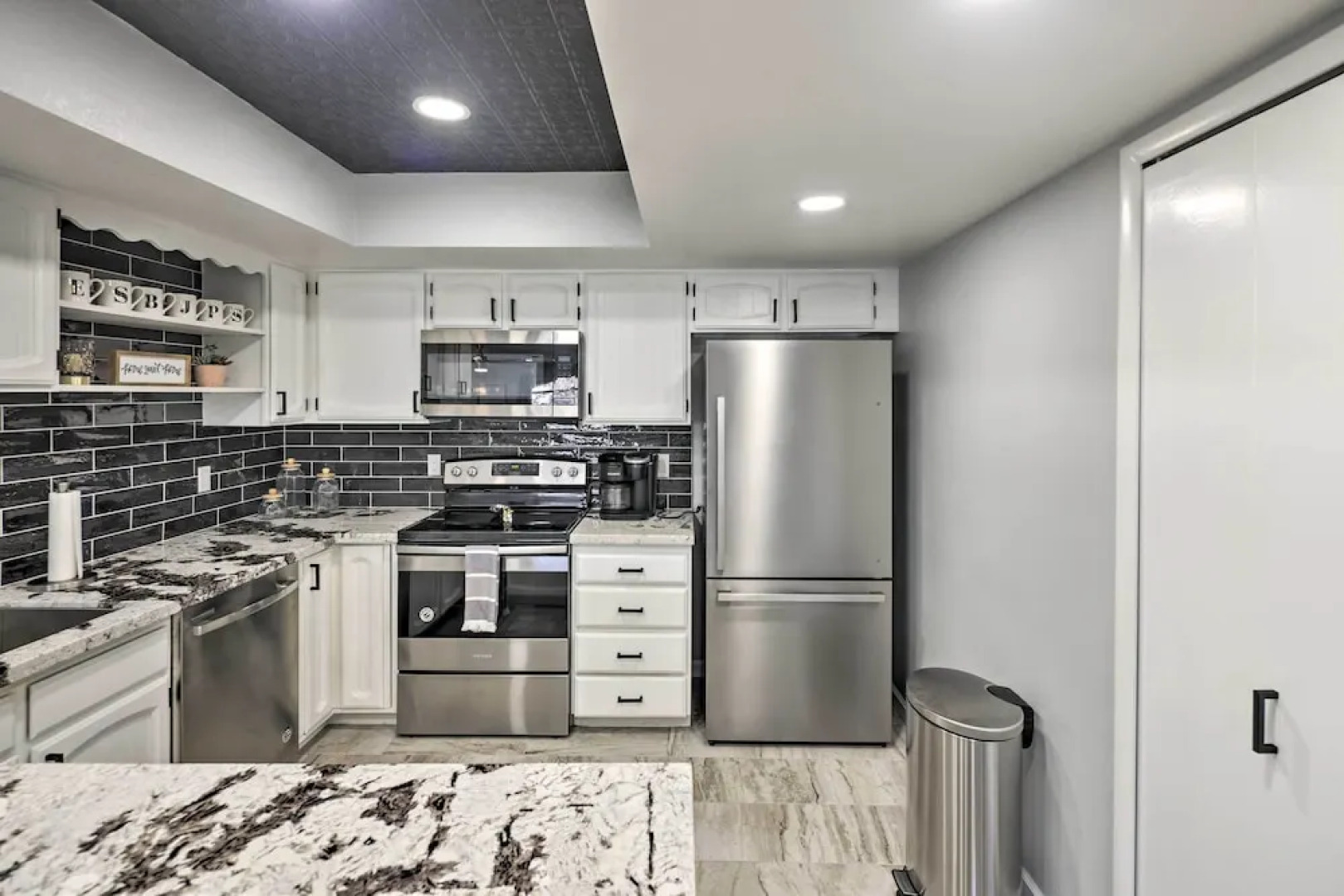 Heated Pool: Home ~ 5 Mi to Lake Havasu!