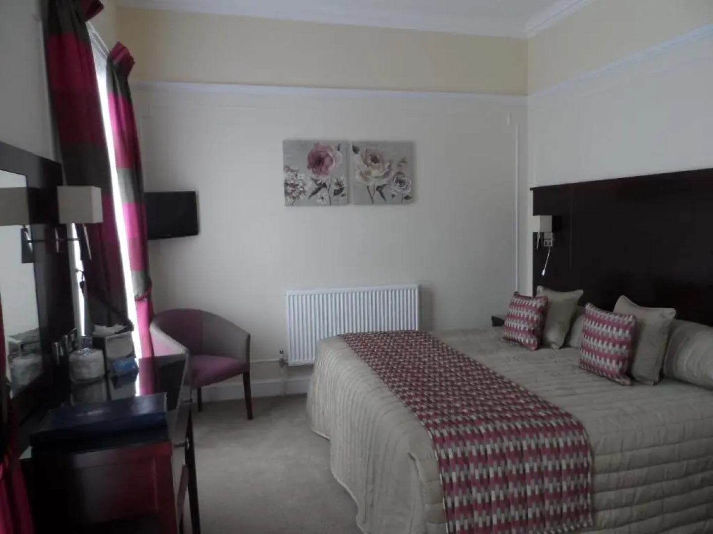 Phyllis Court Members Club