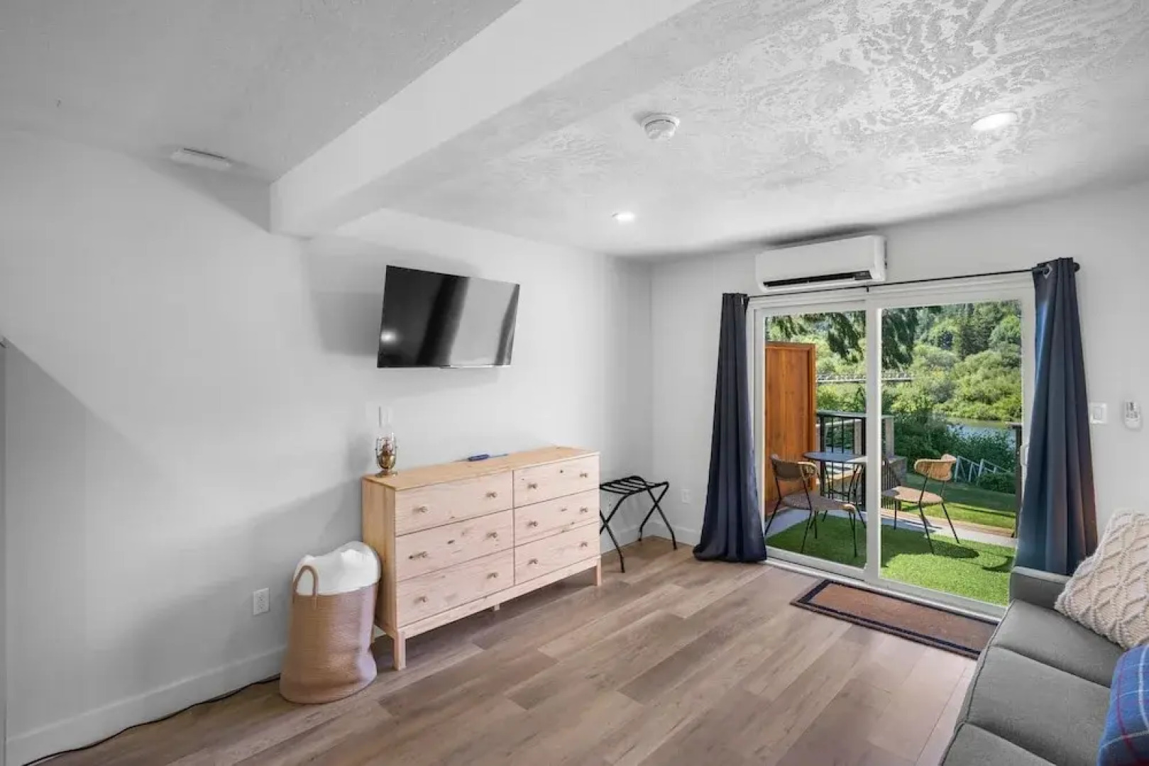 Riverside by Cowichan Lake Cottages