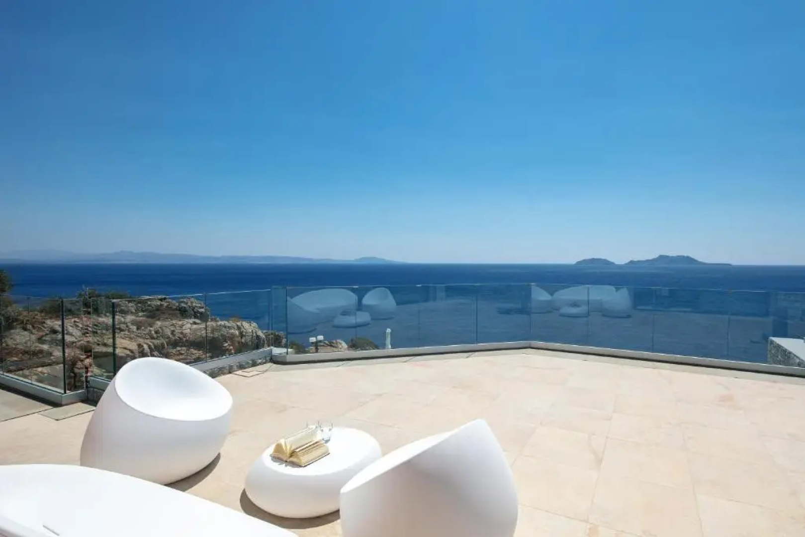 Seafront luxury villa with infinity pool & devine views!