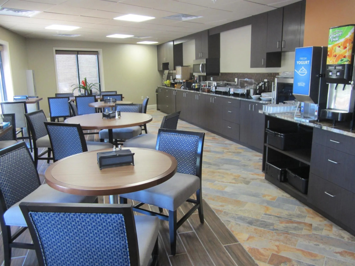 Aiden by Best Western Warm Springs Hotel and Event