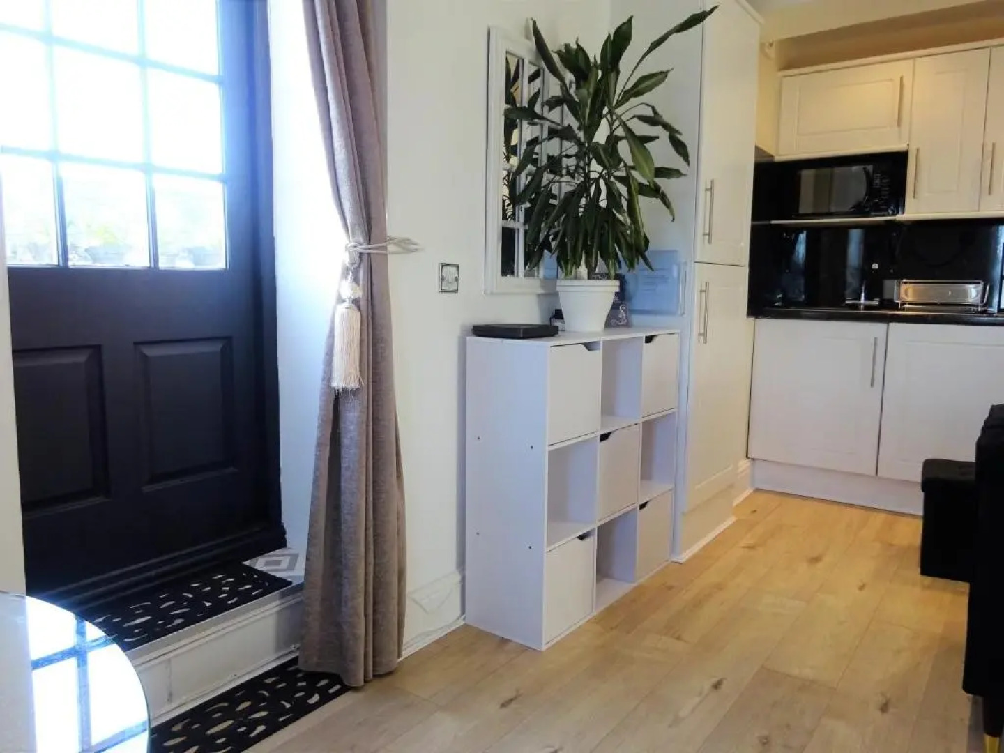 Wigan Central I 1 & 2 Bed Executive Apartments I Family Rooms I Private Balcony I Free Parking