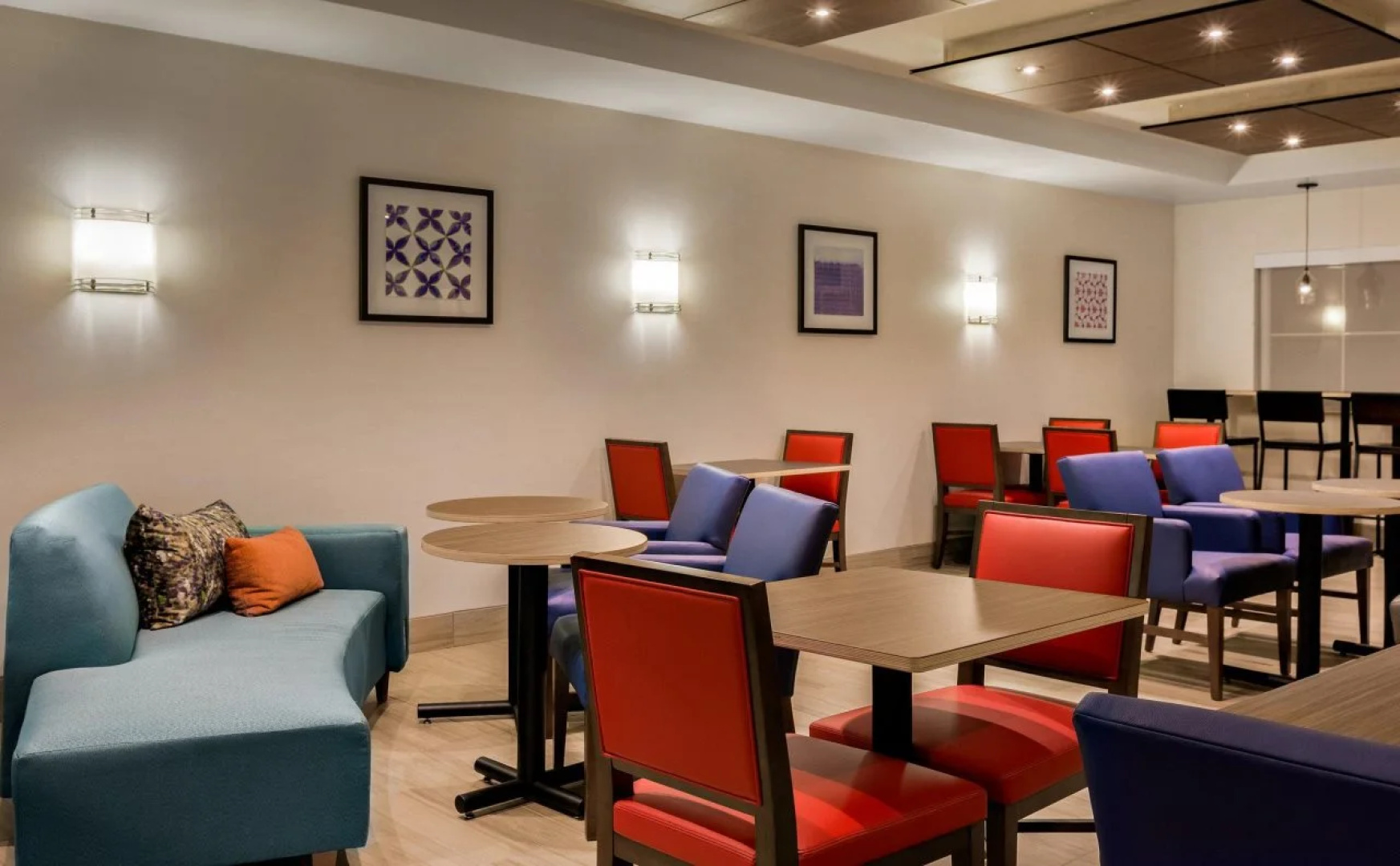 Holiday Inn Express & Suites Chico by IHG