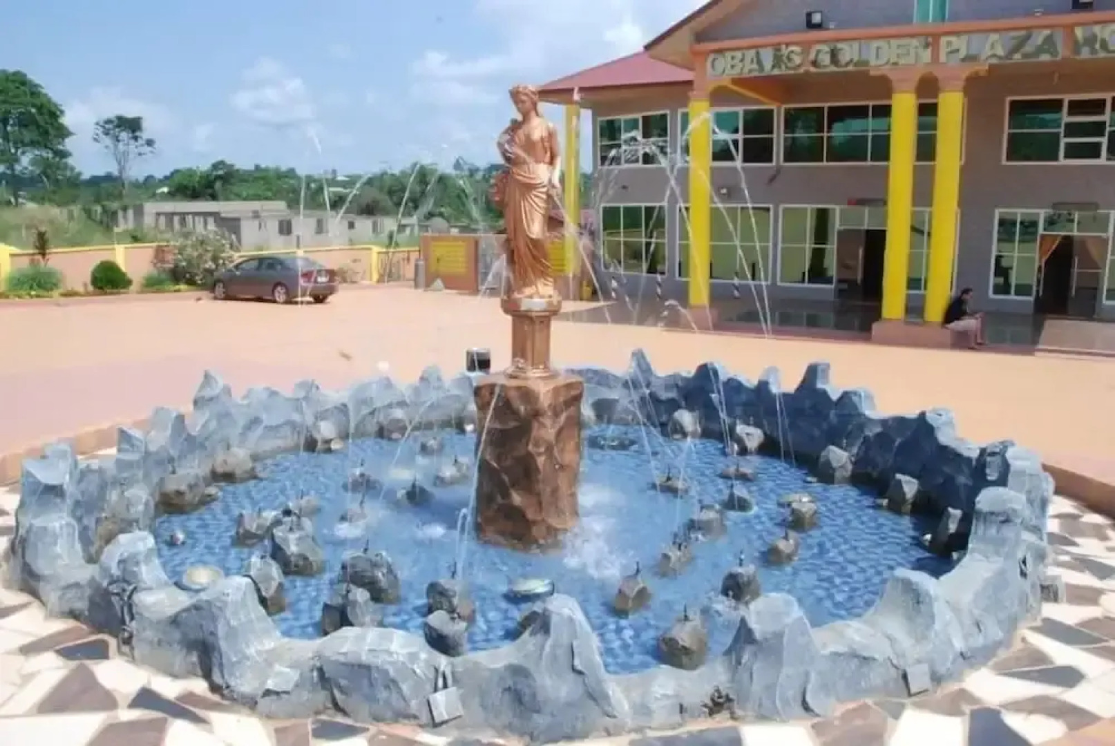 Obaa'S Golden Plaza Hotel