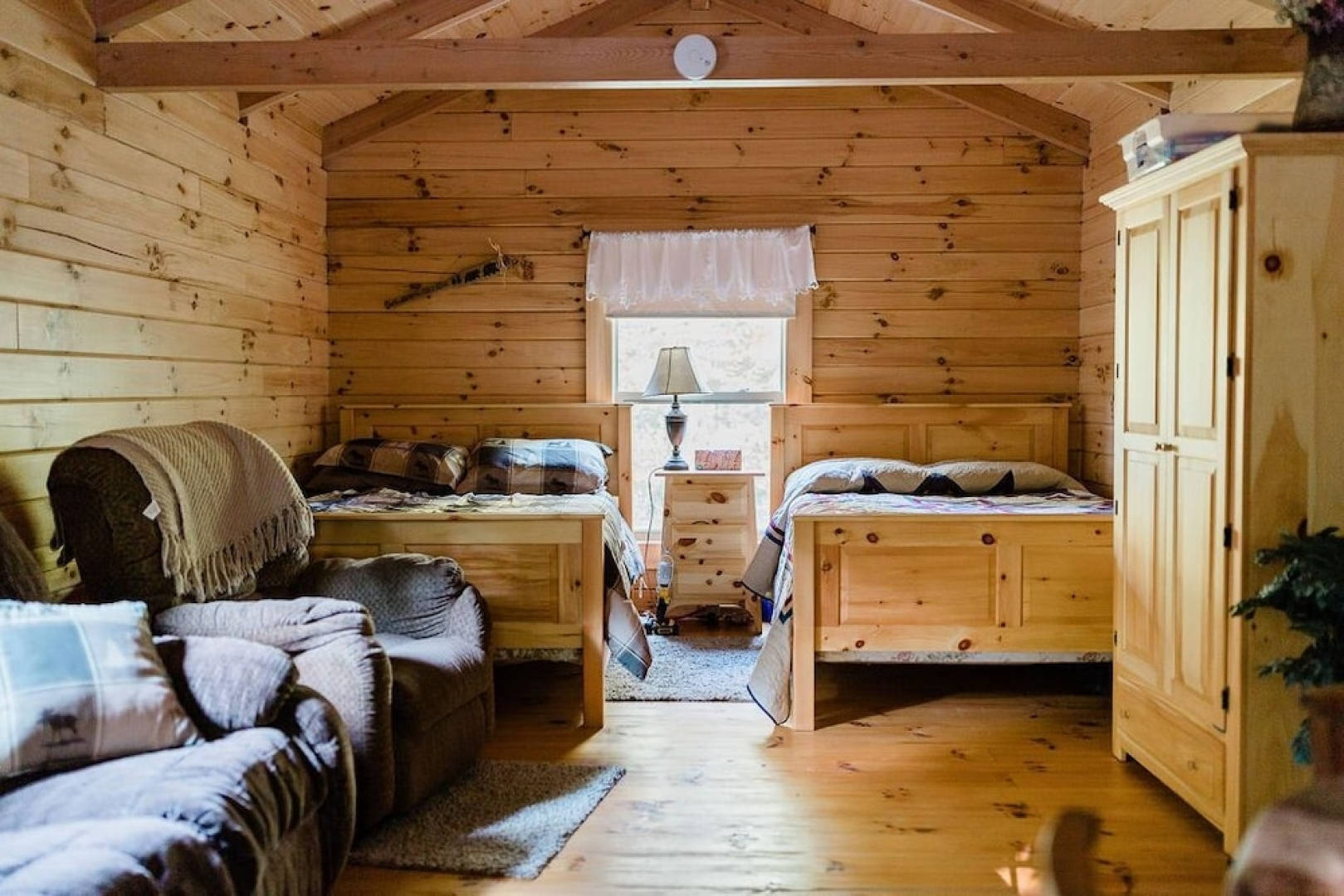 Fire Pit Private Cabins Retreat In The Woods!